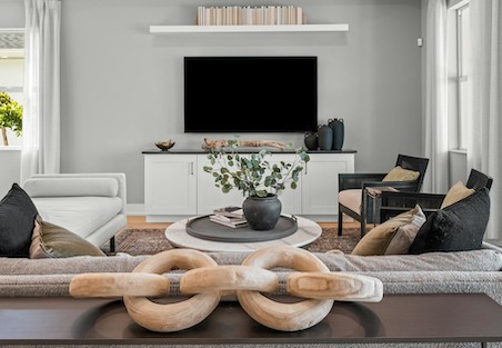 Co postawić na stolik kawowy? Pomysły na aranżację stolika kawowego